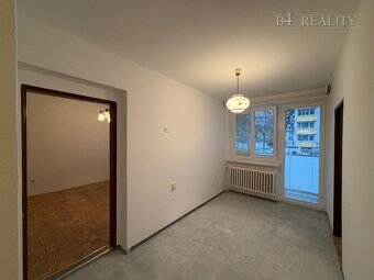 3 izbový tehlový byt, 72 m2 + presklená lodžia a balkón, vla - 7