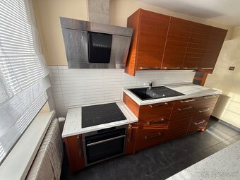 Zachovalá kuchyňa so spotrebičmi - 7