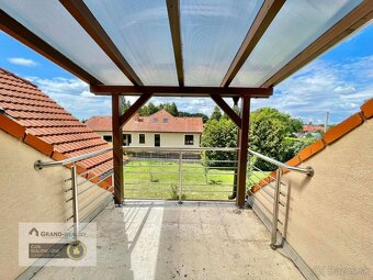 Na predaj dom s garážou, bazénom a dvomi bytovými jednotkami - 7