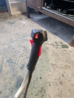 Hecht 142BTS krovinorez - 7