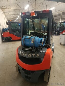 Čelni vozík Toyota 02-8FGF20 s pozicionerem - 7