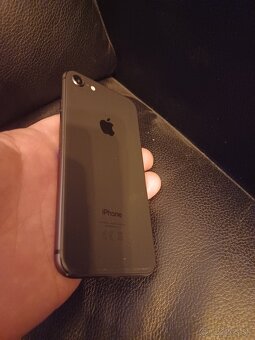 Predám krásný a plne funkčný Iphone 8 - 256GB verzia - 7
