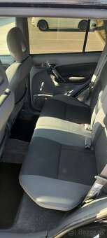 Predám Toyotu RAV 4 II 2.0 4WD, benzín, A/T 110KW(1 - 7