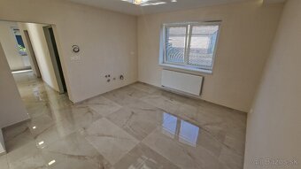 Zrekonštruovaný rodinný dom, 8 á, obec Vlčany - 7