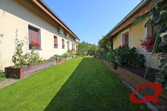 RODINNÝ DOM V SÚKROMNEJ ULIČKE S BAZÉNOM A LETNÝM DOMČEKOM - 7