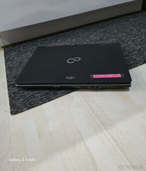 FUJITSU LifeBook S752 - Core i3 / 8 GB RAM / ?-DISK / - 7