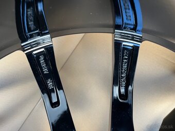 LAMBORGHINI URUS 23" Black, nové, originál  - 7