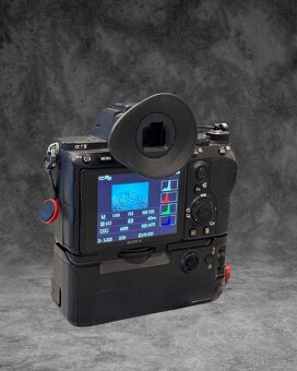 Sony A7iii + Meike MK-A9 Pro Batériový Grip - 7
