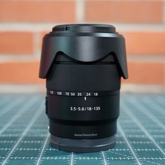 Sony 18-135mm f/3.5-5.6 OSS - 7