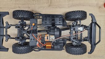Predám Axial SCX10 III Base Camp 4WD 1:10 RTR biely - 7