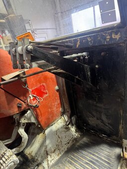 Predám bočný uchyt na orezevač - 7