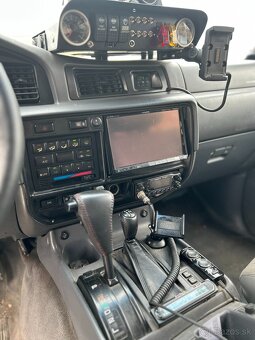 TOYOTA LANDCRUISER 80 - 7