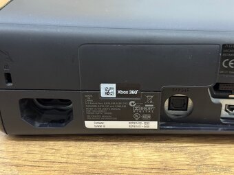 Samostatná herná konzola XBOX 360 Slim 4GB čierna - 7