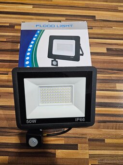 LED, reflektor, halogen, pohybovy senzor - 7