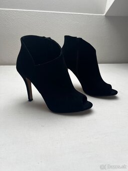 Úpletové šaty Orsay a topánky - 7