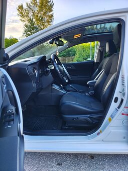 Toyota Auris hybrid - 7
