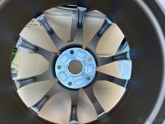 LAMBORGHINI URUS 23" Bronze, nové, originál  - 7