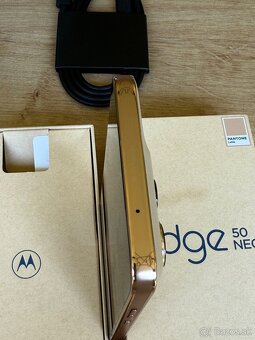 Predám Motorola Edge 50 NEO 8GB Rám 256GB Gold - 7