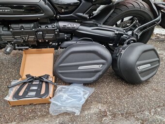 Triumph rocket 3 storm GT - 7