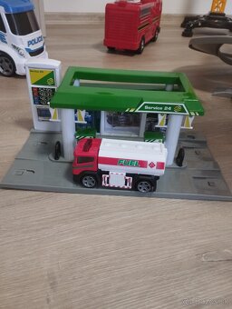 Rôzne autá, stanice - 7