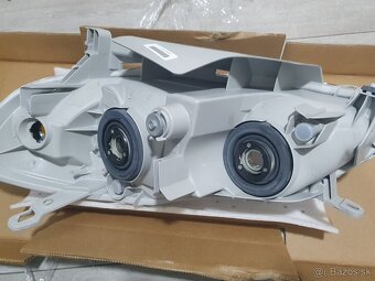 Predam nove originalne svetlo Toyota Corolla 2005-2008 - 7