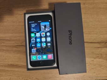 Predám iphone 8 - 7