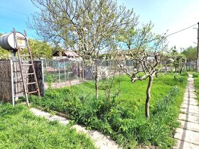 Udržiavaná záhrada s chatkou v obľúbenej lokalite Tehelňa - 7