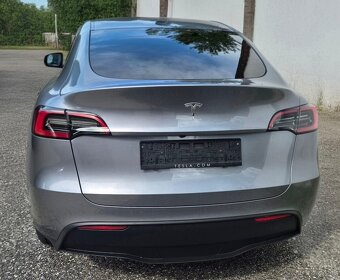 TESLA MODEL Y - 7