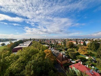 NA PREDAJ - 3-izbový byt s nádherným výhľadom v centre Piešť - 7