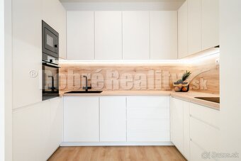 PREDAJ: Nadštandardný 4 izbový byt s balkónom v exkluzívnej  - 7