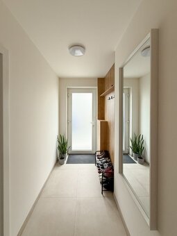 Krásny zariadený klimatizovaný 3 izbový byt 84 m2 Topoľnica - 7