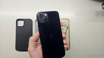 Apple iPhone 13 tmavý 128GB - puknutý zadok - 7