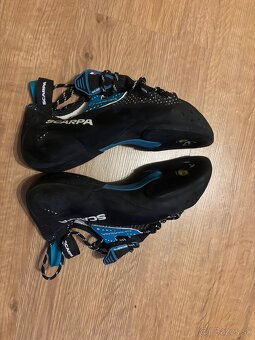 Predám sedák a lezečky scarpa 41 - 7