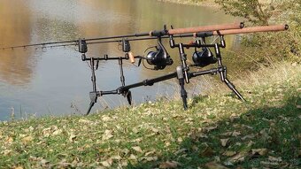 rod pod AVID CARP, stojan na udice - 7