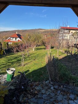 Stavebný pozemok s malou chatkou - 7