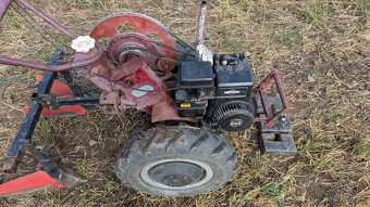 Predám malotraktor + veľa príslušenstva komplet 110€ - 7