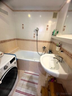 Pekný, slnečný 3 izbový byt s balkónom, časť Cigánka, Levice - 7