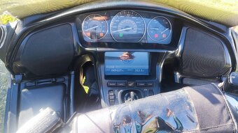 Predám Hondu Goldwing rok 2012 vo výbave DELUXE. - 7