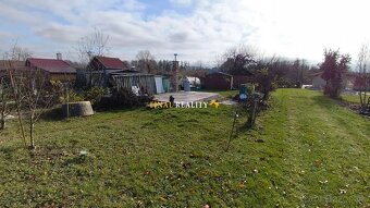 Záhrada so základovou platňou pre chatku v Bojniciach - 7