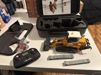 RC pásový nakladač LR636 - 7