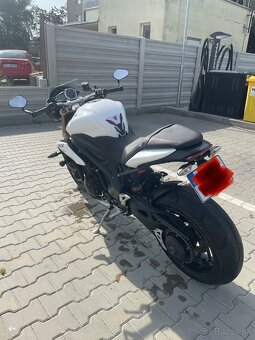 Triumph Speed Triple 1050 R.v 2011 - 7