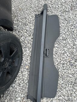 Rozpredám Ford FOCUS všetko mám, není len motor a prevodovka - 7