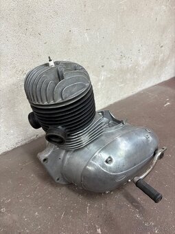 Predám motor 250/353 - 7