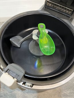 Tefal FZ 700038 ActiFry teplovzdušná fritéza - 7