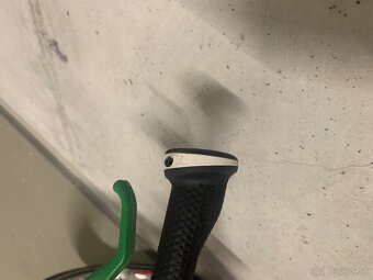 Woom 3 s blatníkmi a stojanom - ultraľahký detský bicykel - 7