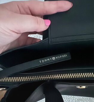 Čierna kabelka Tommy Hilfiger - 7