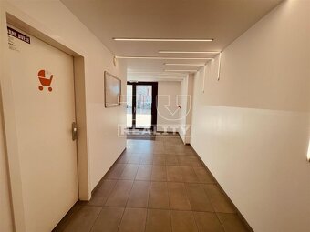 RezervovanéSmart bývanie:kompaktná garsónka v top... - 7