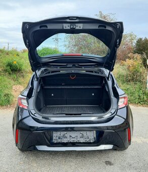 Predám Toyota Corolla 1.8 Hybrid e-CVT Comfort, 72kW, A/T - 7
