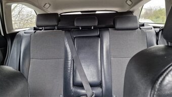 Predám Toyota auris hybrid - 7