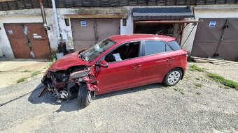Hyundai i20 po dopravnej nehode nepojazdný - 7